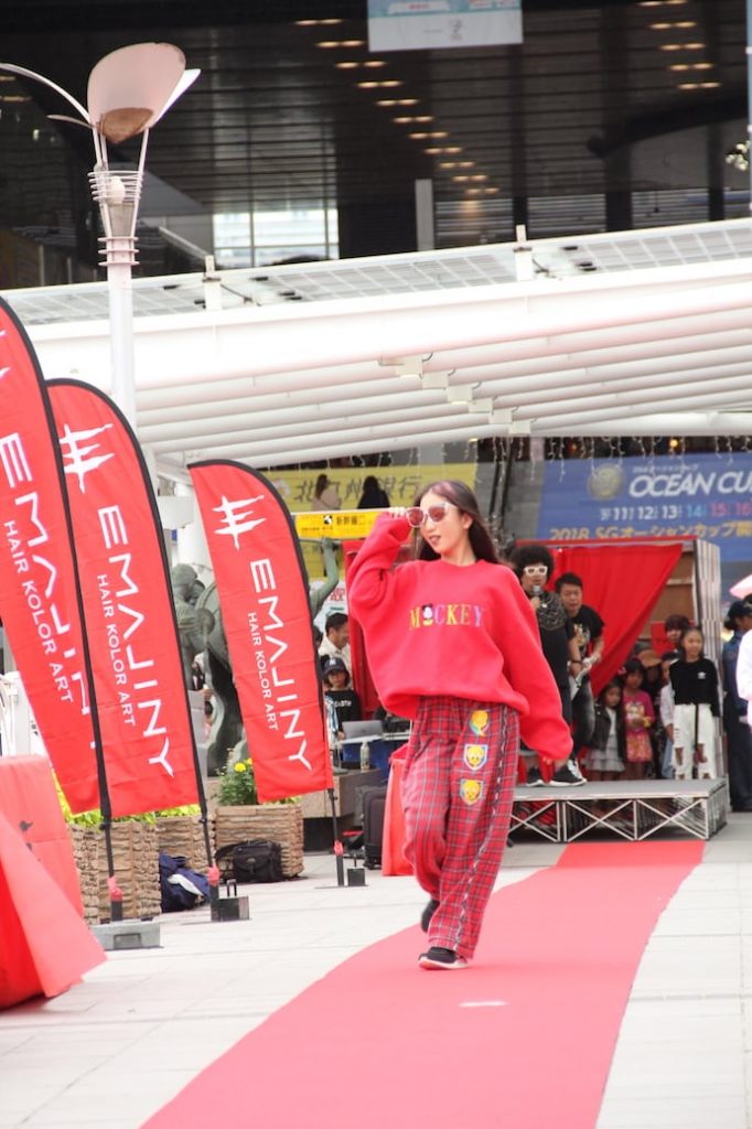 前代未聞の偉業を達成！！小倉駅前でレッドカーペット・ラインウェイ