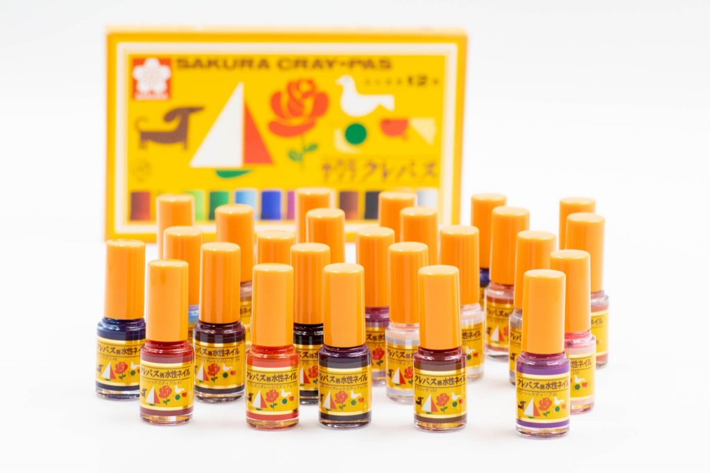 大人女子のための「クレパス柄水性ネイル」を1月10日に発売！